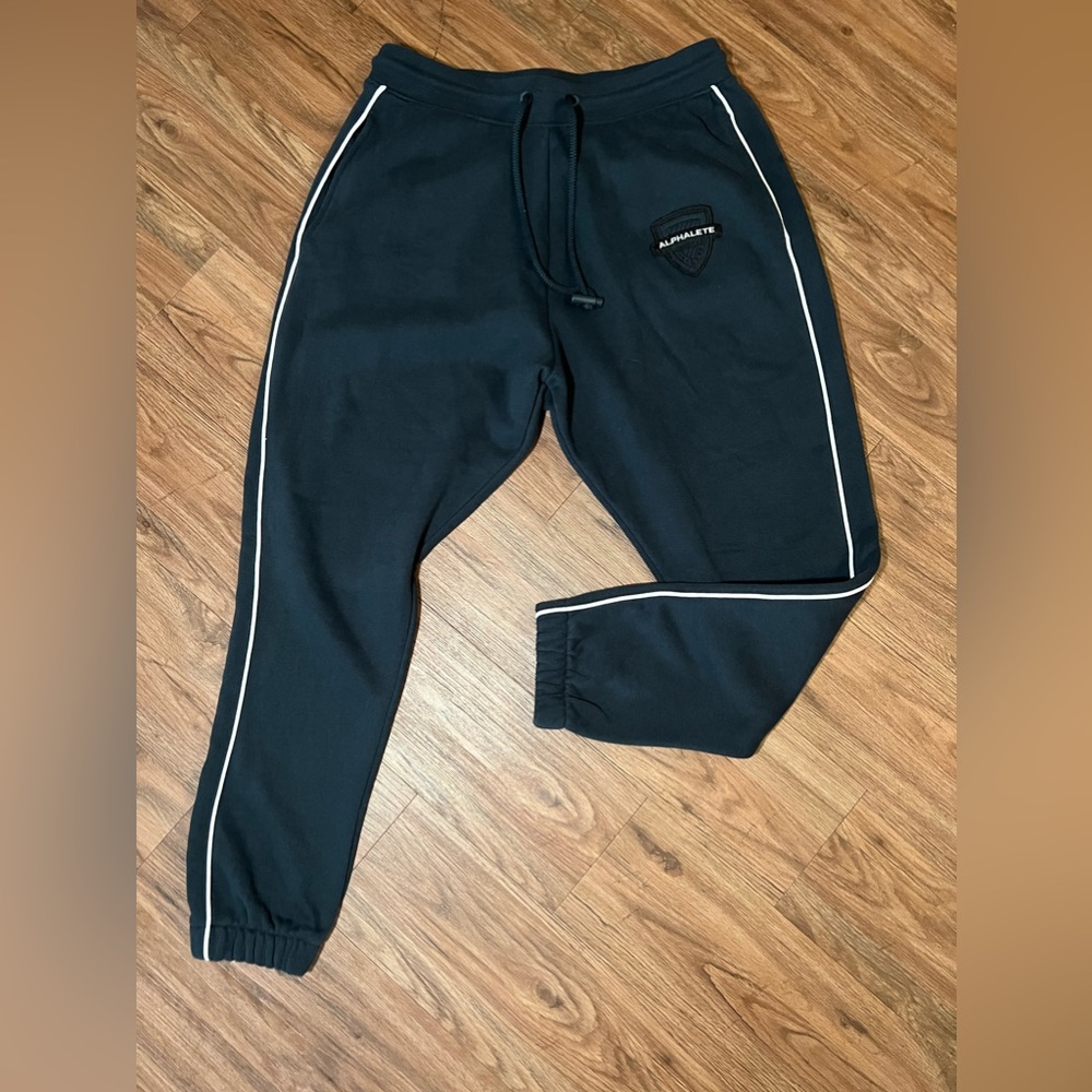 Alphalete joggers. Navy blue Sz Large